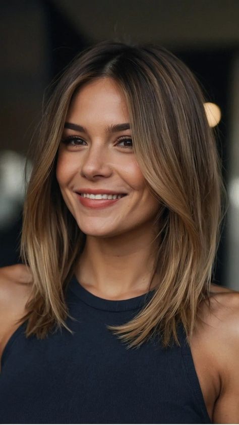 Hair For An Oval Face, Bob Hairstyles On Round Faces, Face Framing On Round Face, Best Hair Length For Oval Face Shape, Brown Short Hair Round Face, Haircuts Oval Face Medium, Medium Length Haircut Air Dry, Short Medium Length Haircut Straight, 2024 Hair Trends For Women Straight