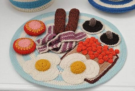 Quiero hacerlooo Crocheted Food, Fried Breakfast, Full English Breakfast, Food Patterns, Crochet Food, English Breakfast, Hotel Room, Knitted Toys, Knitting Inspiration