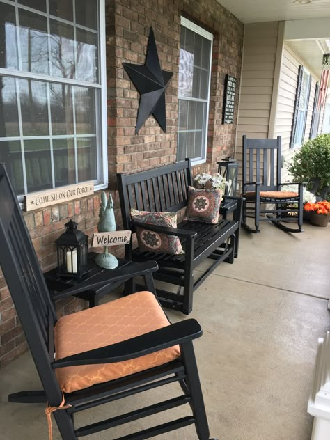 Simple Front Porch Seating, Small Country Front Porch Ideas, Ideas For Front Porch Decorating, Porch Rocking Chair Decor, Western Porch Ideas, Rocking Chairs Front Porch, Front Porch Furniture Layout, Porch Paint Ideas, Porch And Patio Ideas