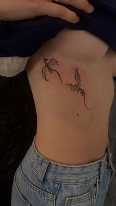 Collar Bone Tattoo Women, Tattoo Female, Tattoo Ideas Female Stomach, Tattoo Stomach, Sexiest Tattoos, Hogwarts Tattoo, Frog Tattoos, Hot Tattoos, Popular Tattoos