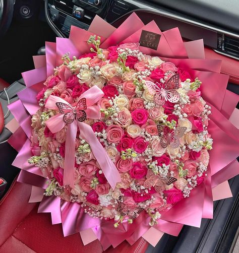 The Prettiest Roses to Celebrate a Gorgeous Birthday Girl 🤩💖💕 All Pink Everything 👸 . . . . #BirthdayRoses #BirthdayFlowers… | Instagram Pink Rose Bouquet Birthday, Ribbon Rose Bouquets, Roses Bouquet Gift, Pink Everything, Luxury Bouquet, Flower Boquet, Pink Flower Bouquet, Birthday Flowers Bouquet, Luxury Flower Bouquets