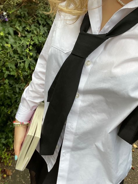 White Shirt And Tie Aesthetic, Lose Tie Outfit, Necktie Outfit Aesthetic, Shirt And Tie Aesthetic, Loose Tie Outfit, Girl Wearing Tie, Shirt And Tie Women, Tie Outfit For Women, Tie Women Outfit