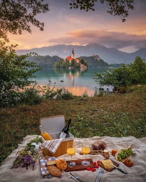 Lake Bled Slovenia, Bled Slovenia, Slovenia Travel, Eastern Europe Travel, Lake Bled, Picnic Spot, Travel Safety, Europe Summer, Ljubljana