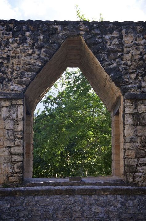 Detail - Arch in Ek Balam. They indicated the entrance to a large Mayan city Triangular Arch, Mayan Cities, Arch Architecture, American Architecture, Cancun, Garden Arch, Portal, Entrance, Temple