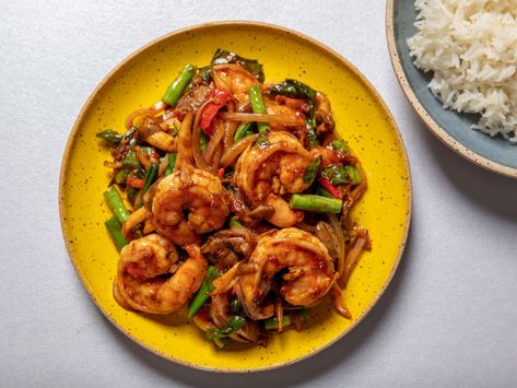 A savory-sweet Thai stir-fry made with shrimp, oyster mushrooms, long beans, and nam prik pao. Nam Prik Pao, Nam Prik, Spicy Shrimp Recipes, Thai Stir Fry, Cooking Jasmine Rice, Long Bean, Date Night Recipes, Jam Recipe, Spicy Shrimp