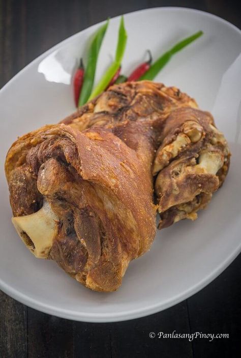 Super Crispy Pata with Yummy Sawsawan - Panlasang Pinoy Sawsawan Recipe, Pata Recipe, Filipino Pork Recipes, Crispy Pata, Pork Hock, Pork Leg, Crispy Pork, Fried Pork, Beer Recipes