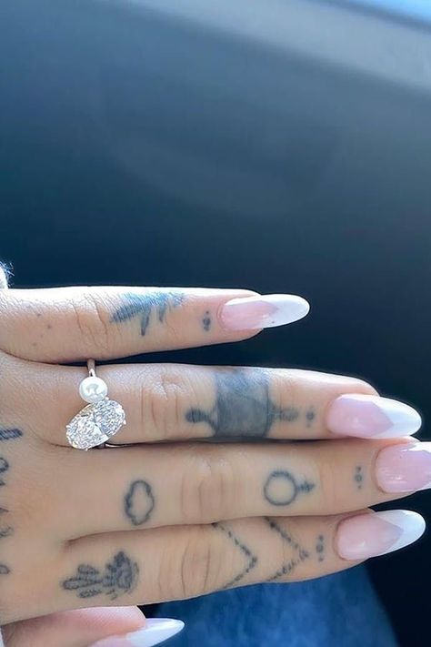 Engagement Ring Ariana Grande, Ariana Engagement Ring, Engagement Ring Pearl And Diamond, Engagement Rings Diamond And Pearl, Engagement Ring With Pearls And Diamonds, Pearl Ring Wedding, Ring With Pearl And Diamond, Ariana Grande Wedding Ring, Wedding Ring Pearl And Diamond