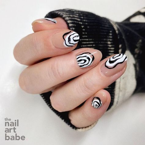 Manicure Images, Lights Lacquer, Light Nail Polish, Black And White Nail, Black French Nails, Black And White Nail Designs, Swirl Nail Art, Black And White Nails, Chevron Nails