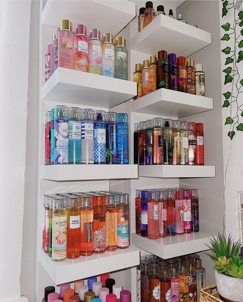 Beauty Shop Decor, Bathroom Redecorating, Bath N Body Works, Luxury Room Bedroom, Hello Kitty Rooms, Perfume Organization, House Organisation, Bath Organization, Small Room Decor