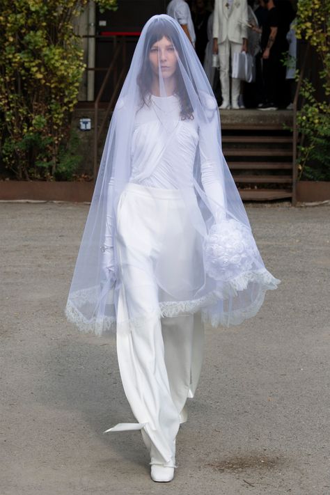 MM6 Maison Margiela Spring 2020 Ready-to-Wear Collection - Vogue Runway Styling, Ball Skirt, Bridal Magazine, Black Tie Event, Romantic Dress, Martin Margiela, Beautiful View, Mm6 Maison Margiela, Fashion Show Collection