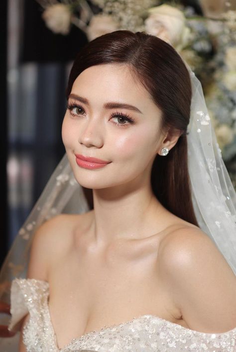 Verniece Enciso Ties the Knot in Glowing Fashion Bridal Hmu, Barely There Makeup, Wedding Hair Colors, Asian Bridal Makeup, An Open Book, Hairdo Wedding, Bridal Makeup Natural, Wedding Hairstyles With Veil, Wedding Makeup Looks