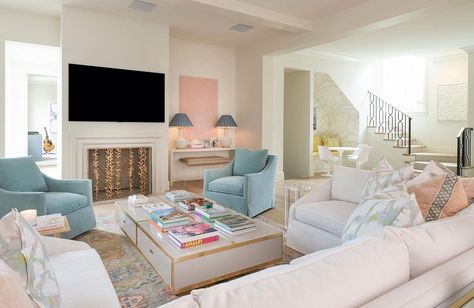 Amys Interiors, Girly Living Room Ideas, Girly Living Room, Cottage Ranch, Dallas Apartment, Teacher Aesthetic, College House, Decor Hacks, College Apartment Decor