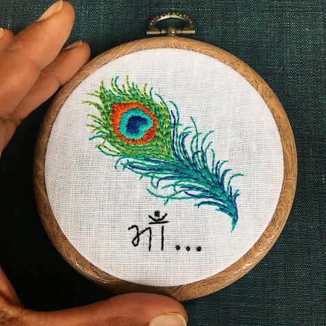 I know Mother’s Day is a fortnight away, so...An early ode of all mothers... be they of people or pets😉😃💖.... Have a lovely week dear… Embroidery Peacock Feather, Peacock Feather Embroidery Design, Peacock Feather Embroidery, Simple Long Dress, Feather Embroidery, Feather Stitch, Beautiful Peacock, Handmade Embroidery Designs, Embroidered Art