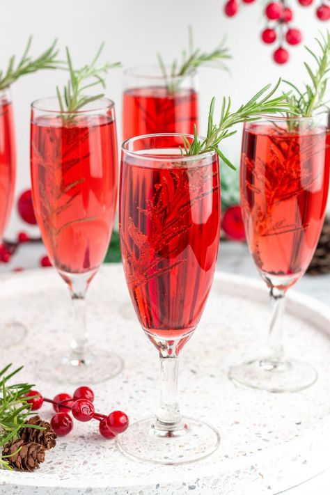 Christmas Mimosa Mocktail in 1 Minute Virgin Mimosas, Mimosa Mocktail, Christmas Mocktail Recipes, Christmas Mimosas, Best Mocktail Recipe, Christmas Drinks Nonalcoholic, Christmas Mocktails, Alcohol Free Wine, Christmas Drinks Alcohol