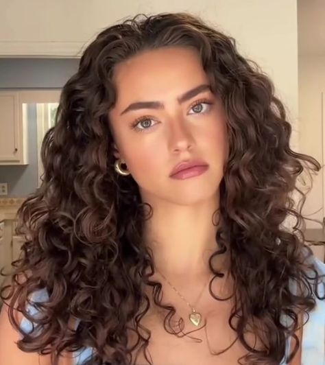 Long Layers On Wavy Curly Hair, Kiana Davis Hair, Curly Hair Without Bangs, Kiana Davis, Collar Bone Hair, Hair Without Bangs, Curly Bangs, Curly Haircuts, Wavy Curly Hair