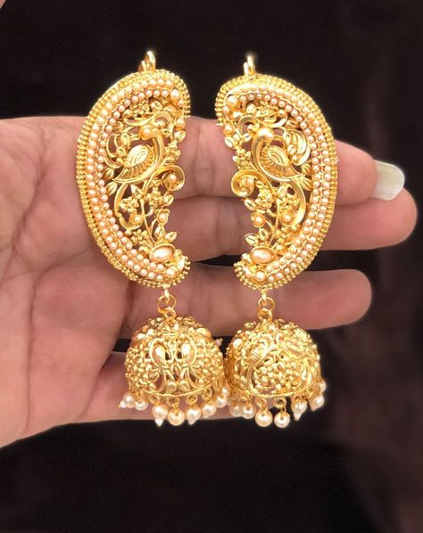 Price Rs 325 + Shipping extra Click for more designs with a price: https://artistryc.in/tag/jhumka-earrings-online/ Golden Jhumka Earcuff Shree1221 #SameeraReddy #KrithiShetty #Mysuru #celebrities #netflixindia #indianwear #ethnicwear #indianwedding #Wedding #jhumkaearrings #jhumka #earrings #earringsoftheday #earringshop #earringstyle Golden Jhumka, Diy Bracelet Designs, Gold Earrings Designs, Traditional Attire, Jhumka Earrings, Temple Jewellery, Online Earrings, How To Style, Bracelet Designs