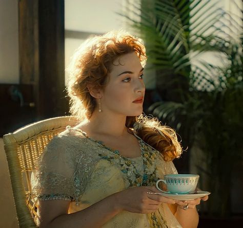 Kate Titanic, Titanic Movie Scenes, Rose Dewitt Bukater, Titanic Kate Winslet, Tea Gown, Titanic Movie, Aesthetic Eyes, Kate Winslet, Vintage Beauty