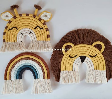 Macrame Animals, Simpul Makrame, Macrame Baby, Nursery Rainbow, Boho Crafts Diy, Rainbow Macrame, Macrame Wall Hanging Diy, Diy Yarn Crafts, Rope Crafts Diy