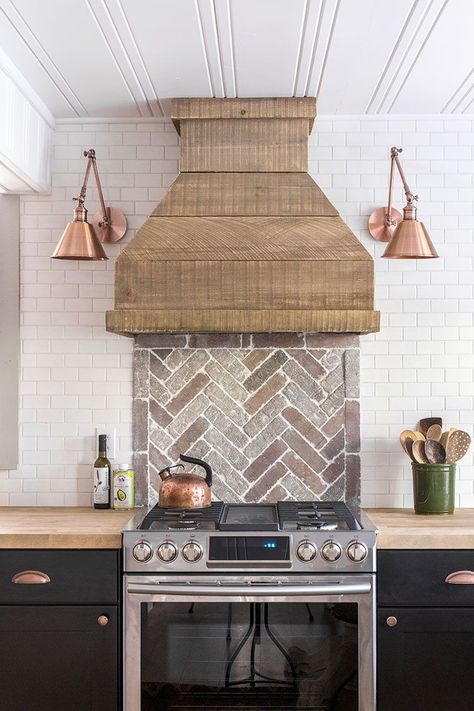 Farmhouse Backsplash, Kitchen Backsplash Ideas, Herringbone Backsplash, Palette Design, Diy Countertops, Classic Kitchen, Interior Painting, Design Seeds, Interior Paint Colors