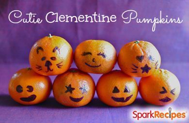 What a cute, easy and fun idea for a Halloween treat for kids: Draw pumpkin or jack-o-lantern faces right onto a cutie/clementine with a Sharpie marker! A fun addition to school lunch on/around Halloween, or perfect for a little party favor that isn't full of sugar. | via @SparkPeople #food #holiday #snack #fruit #healthy #kid #SparkMoms Draw Pumpkin, Handicrafts Ideas, Clementine Pumpkins, Halloween Snacks For Kids, Halloween School Treats, Halloween Breakfast, Healthy Halloween Treats, Healthy Halloween Snacks, Halloween Fruit