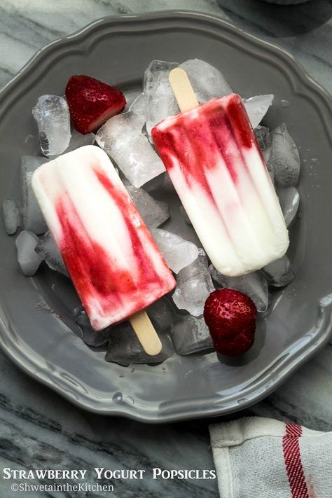 Strawberry Yogurt Popsicles Strawberry Yogurt Popsicles, Yogurt Popsicle Recipes, Frozen Yogurt Popsicles, Strawberry Popsicles, Healthy Popsicles, Yogurt Pops, Yogurt Popsicles, Full Fat Yogurt, Healthy Strawberry