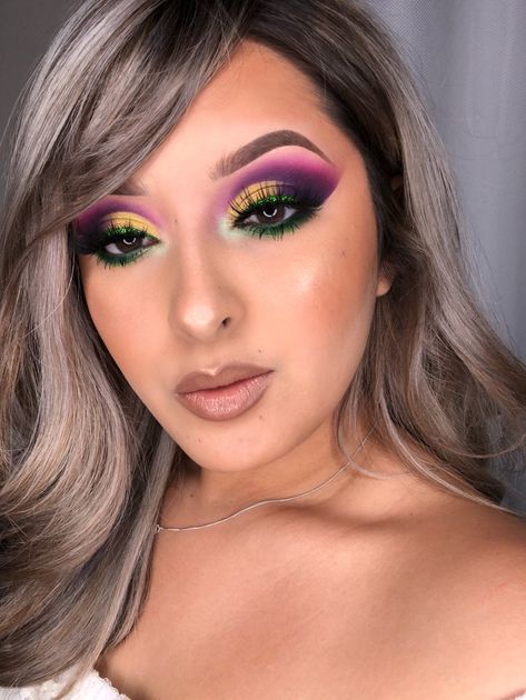 Mardi Gras Makeup Looks, Mardi Gras Eye Makeup, Mardi Gras Inspired Makeup, Mardi Gras Eyeshadow, Mardi Gras Makeup Ideas, Mardi Gras Eyeshadow Ideas, Mardi Gras Makeup Glitter, Purple Green And Gold Eye Makeup, Pink Purple Green Eye Makeup