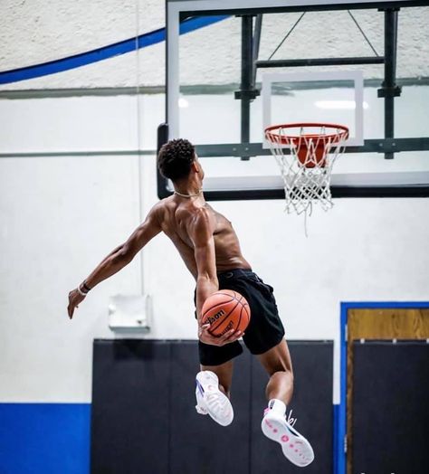 Jalen Johnson, Basketball Athlete Aesthetic, Basketball Black, Aj Johnson Basketball, Shooting Workout Basketball, Ausar Thompson Basketball, College Basketball Players, Stephen Curry Basketball, Curry Basketball