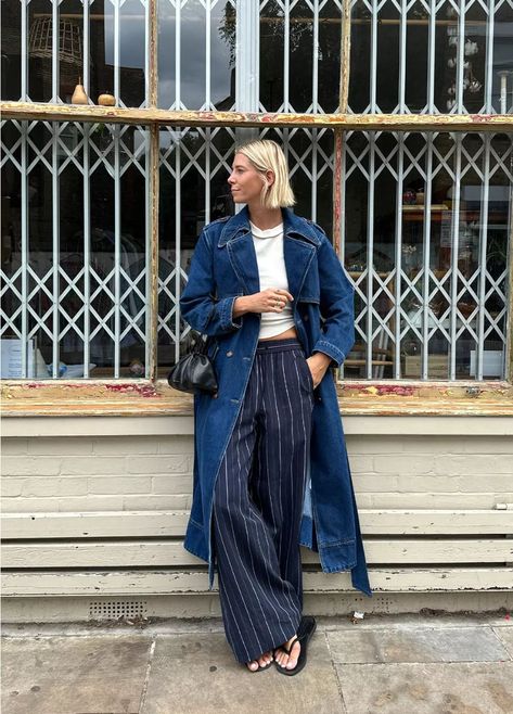 Denim Trench Coat Outfit, Trench Outfit, Jean Trench Coat, Transitional Dressing, Trench Coat Outfit, Denim Trench Coat, Coat Outfit, Basic Wear, Interview Outfit