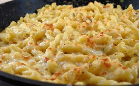 Jamie Oliver’s Macaroni and Cheese | In the kitchen with Kath Simple Mac And Cheese Recipe, Simple Mac And Cheese, Macncheese Recipe, Crab Mac And Cheese, Easy Mac And Cheese, Macaroni Cheese Recipes, Queso Cheddar, Mac Cheese Recipes, Creamy Mac And Cheese