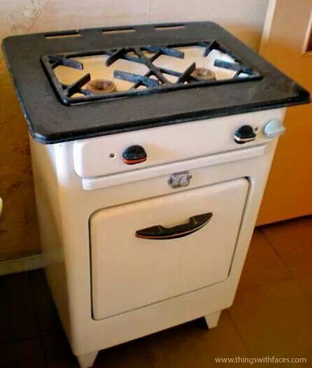 I just love a stove with personality :) Things With Faces, Inanimate Objects, Bunny House, Strange Places, Making Faces, Face Photo, Human Face, Natural Face, Facial Expressions