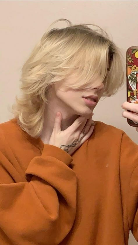 Short Fox Haircut, Wolfcut Mullet Women, Mullet Styling, Fox Haircut, Soft Mullet, Fluffy Layers, Short Grunge Hair, Short Hair Tomboy, Hair Inspiration Short