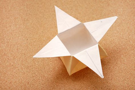 How to Make an Origami Star Box: Step-by-Step Instructions Origami Kutu, Origami Stella, Origami Box With Lid, Origami Box Easy, Folded Paper Flowers, Origami Box Tutorial, Origami Gift Box, Origami Yoda, Origami Star Box