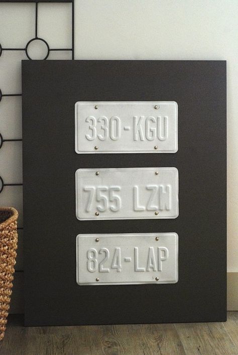 License Plate Wall Art - The Crafty Blog Stalker Diy License Plate, License Plates Diy, License Plate Wall, License Plate Crafts, Cool License Plates, Old License Plates, Wall Art Tutorial, License Plate Art, Plate Wall Art