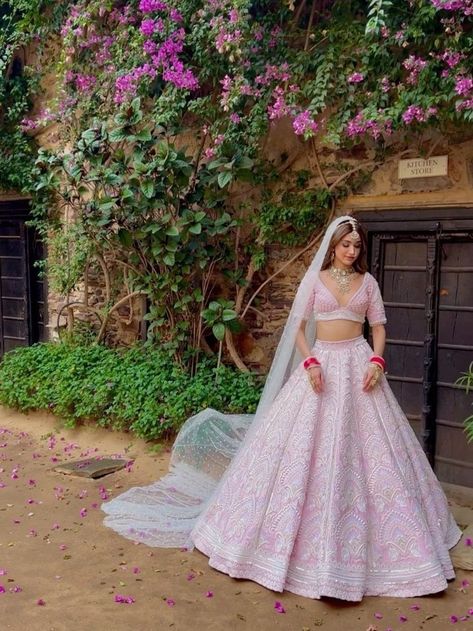 Indian Lehenga Jewellery, Pastel Lehenga For Engagement, Light Pink Wedding Lengha, Pastel Desi Wedding, Pink Lengha Bridal, Bridal Pink Lehenga, Pink Lehenga Bridal, Pastel Bridal Lehenga, Pink Wedding Lehenga