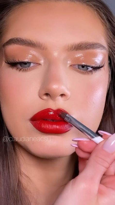 Eye Makeup Red Lips, Lipstick Makeup Looks, Eye Makeup Red, Red Lipstick Makeup Looks, Red Lips Makeup Look, Red Lipstick Makeup, Glossy Eyes, Red Lip Makeup, Lip Makeup Tutorial