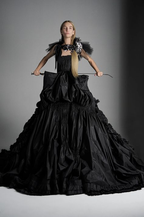 Vera Wang Black Wedding Dress, Equestrian Dress, 23 Runway, Black Wedding Dress Gothic, Spring 2023 Ready To Wear, Wedding Dresses Vera Wang, 2023 Ready To Wear, Vestidos Prom, Black Wedding Dresses