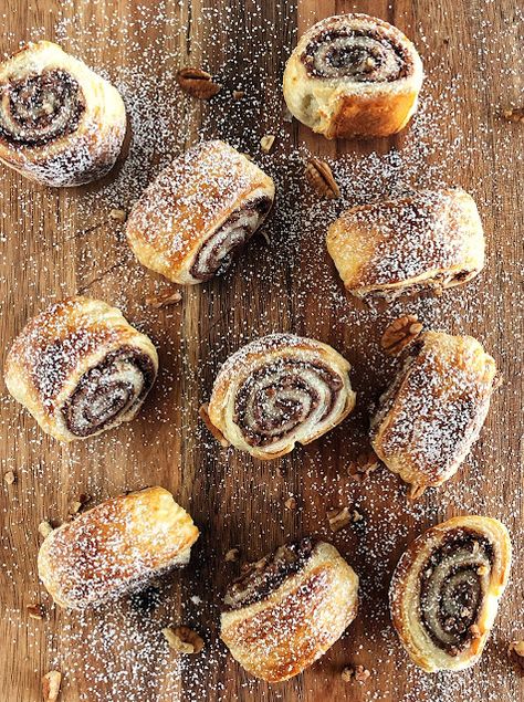 Nutella Rolled Cookies, Puff Pastry Recipes Dessert Nutella, Puff Pastry And Nutella Recipes, Nutella And Puff Pastry Recipes, Nutella Pastry Puff, Puff Pastry And Nutella, Pecan Puff Pastry, Nutella Ideas, Puff Pastry Swirls