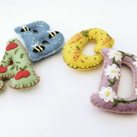 Felt Alphabet Embroidery Kit - Featherstitch House Felt Name Ornament, Felt Letters Christmas, Embroider Letters Alphabet, Embroidered Felt Letters, Name Embroidery Ideas, Felt Name Garland, Diy Monogram Letters, Felt Alphabet, Felt Keyring