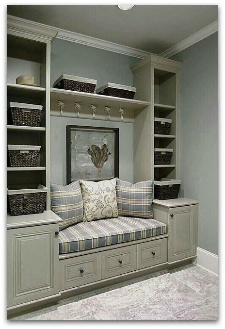 Built In Bookshelves, Traditional Laundry Room, Small Bedrooms, Real Estat, Mudroom Design, Laundry Room Storage, Laundry Mud Room, Interior Paint Colors, Built In Shelves