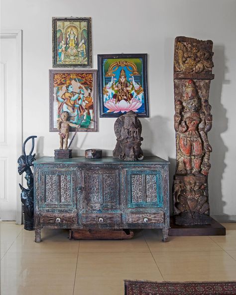 Explore Indian eclecticism at this Pune home filled with art, sculpture and vintage furniture Sculpture In House, Indian Inspired Decor, Indian Houses, Ethnic Furniture, Painted Frames, Drawing Room Decor, India Home Decor, Indian Interiors, Ethno Style