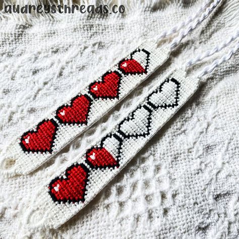 Video Game Heart, Heart Bracelets, String Bracelet Patterns, Half Heart, Braided Bracelet Diy, Macrame Bracelet Patterns, Valentines Bracelets, Okay Okay, Handmade Friendship Bracelets