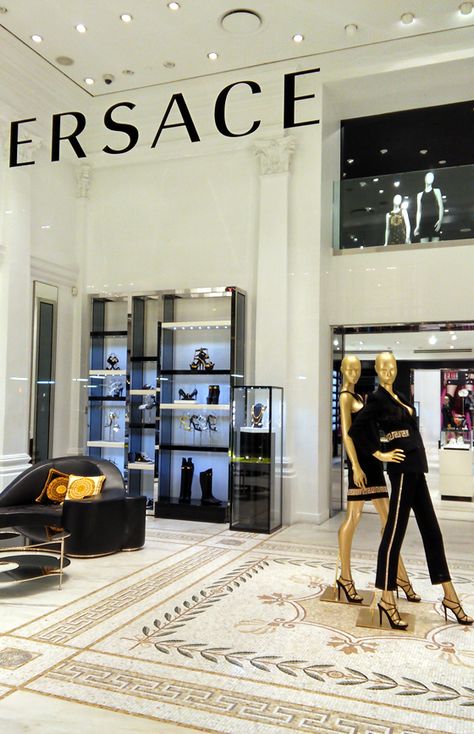 Versace Store Interior, Versace Store Aesthetic, Versace Ambassador, Versace Store, Unique Mannequin, House Of Versace, Visual Merchandiser, Restaurant Exterior, Interior Minimal