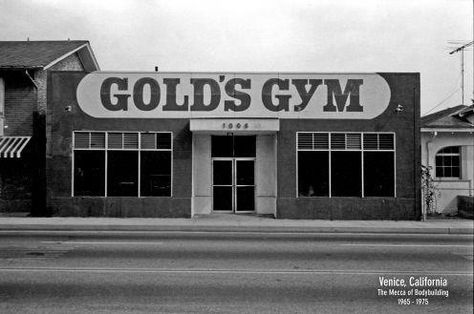 The original Gold's Gym Gold's Gym, Muscle Beach, Phil Heath, Pumping Iron, Vintage Los Angeles, Golds Gym, Gym Design, Arnold Schwarzenegger, Venice Beach