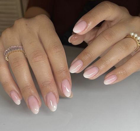 Short Almond Nails, Pink Ombre Nails, Short Almond, Summery Nails, Casual Nails, Gradient Nails, Homecoming Nails, Neutral Nails, Baby Boomer