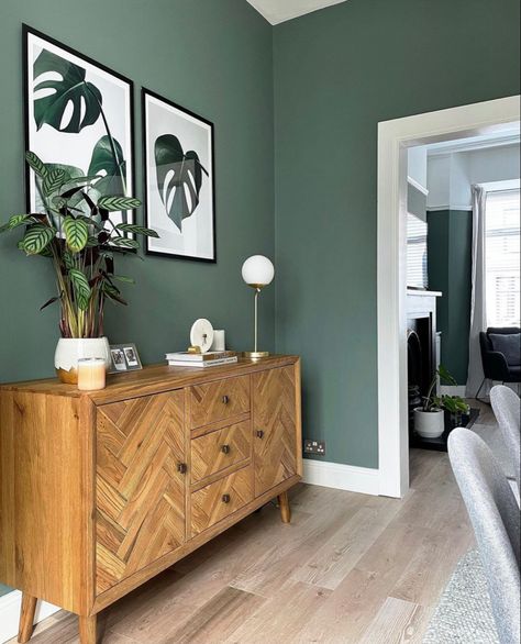 Hunter Green Living Room Walls, Earthy Color Palette Kitchen, Living Room Design Green, Green Entryway, Vstupná Hala, Room Wall Colors, Green Walls, Living Room Green, Decor Home Living Room