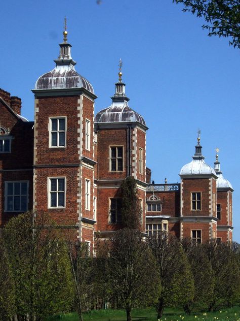 Northampton U3A's May outing was to Hatfield House. www.hatfield-house.co.uk/index.asp Jacobean Architecture, Hatfield House, Salisbury, Empire State Building, Country House, England, House Styles, Architecture, Building