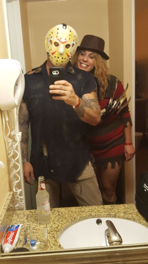 Freddy And Jason Couple Costume, Freddy Vs Jason Costume, Freddy Vs Jason Photoshoot, Freddy Vs Jason Couple Costume, Jason Vs Freddy, Matching Family Halloween Costumes, Freddy Krueger Behind The Scenes, Cute Couple Halloween Costumes, Freddy Krueger