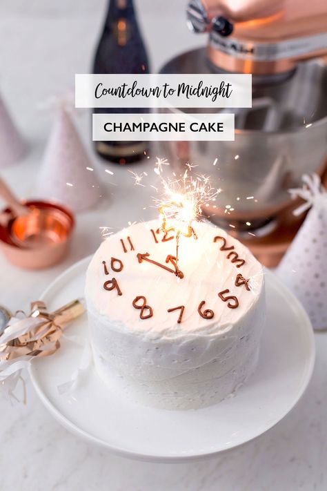 Countdown to Midnight Champagne Cake for the perfect New Year's Eve Dessert! New Years Eve Dessert, New Year's Desserts, New Years Eve Food, Champagne Cake, New Year's Cake, New Year's Eve Recipes, New Year's Food, Oreo Dessert, Calendar Girls