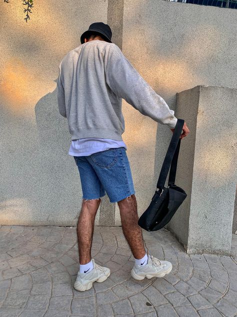 Yeezy Outfit Guys, Yeezy 500 Outfit, Yeezy Outfits, Mens Photoshoot, Yeezy Outfit, Aesthetic Street, Mens Photoshoot Poses, Yeezy 500, Outfits Hombre