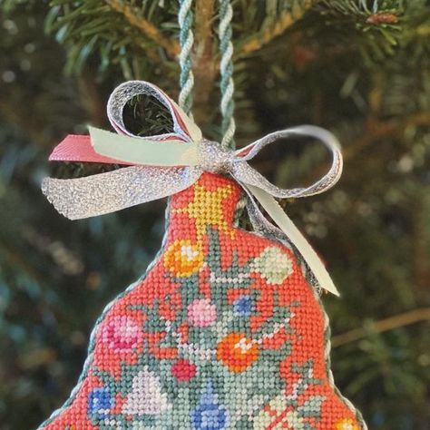 Holy City Stitch on Instagram: "Happy Holidays to all! 
•
•
•
#diy #needlepointersofinstagram #needlepoint #needlepointdesign #grandmillennial #charlestonneedlepoint #needlepointfinishing #needlepointornament #needlepointtravelrounds #holycitystitch #holycity #chinoiserie #chinoiseriechristmas #chinoiseriechristmastree" Chinoiserie Christmas Tree, Chinoiserie Christmas, Needlepoint Ornaments, Needlepoint Christmas, Needlepoint Designs, Needle Point, Cross Stitching, Chinoiserie, Needlepoint